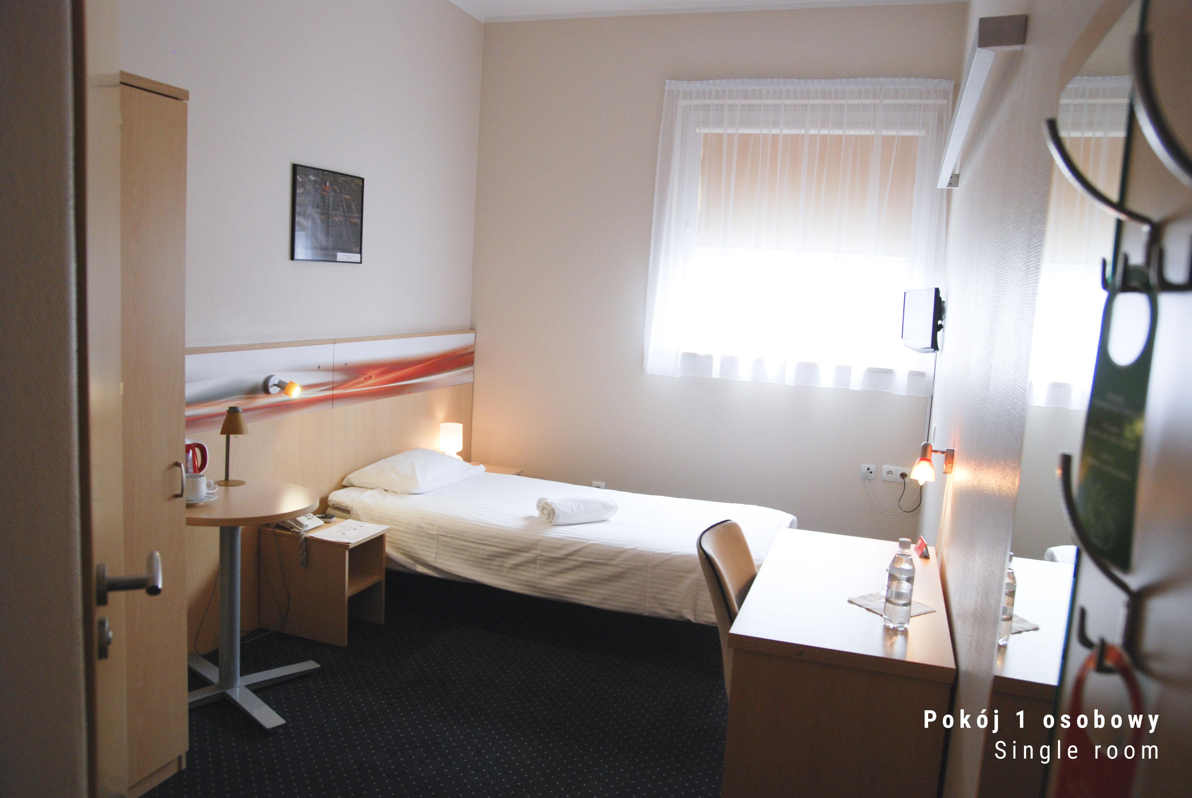 Economy Silesian Hotel Katowice Buitenkant foto