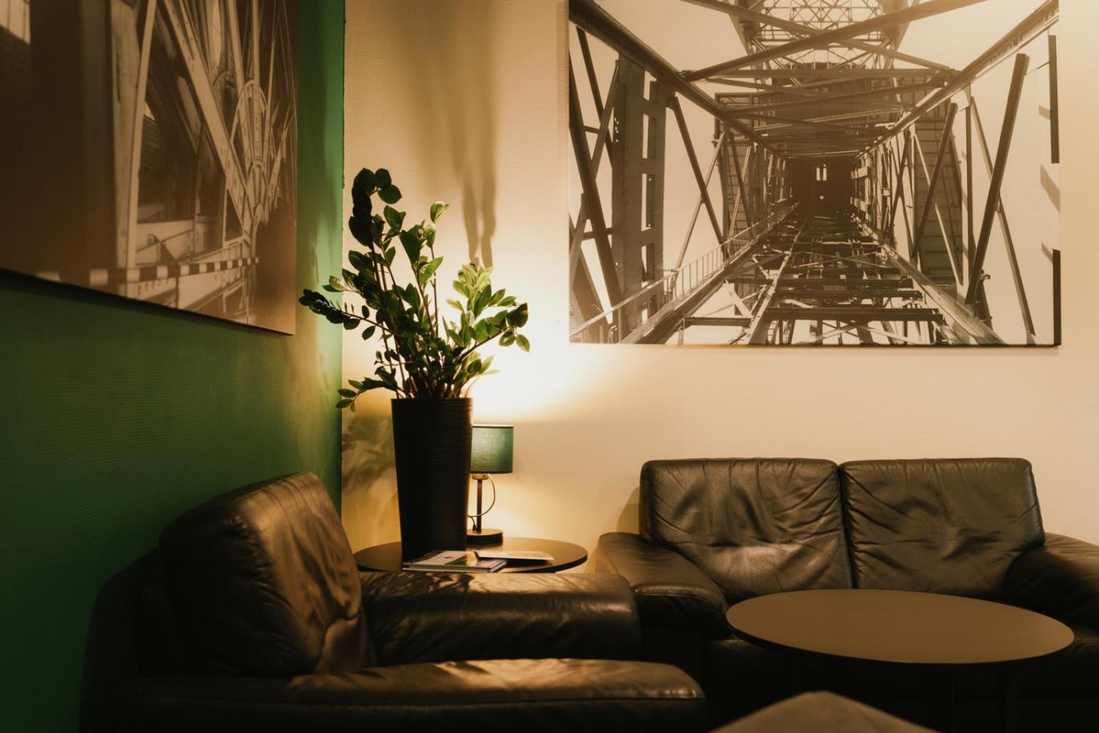 Economy Silesian Hotel Katowice Buitenkant foto