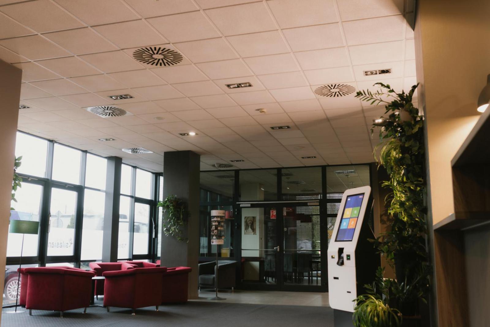 Economy Silesian Hotel Katowice Buitenkant foto