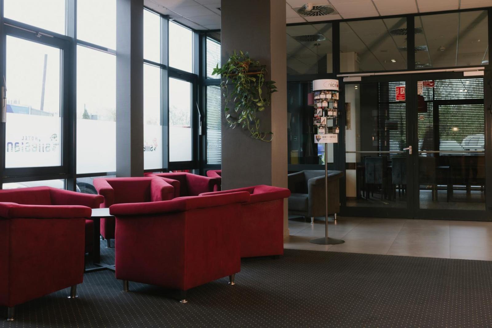 Economy Silesian Hotel Katowice Buitenkant foto