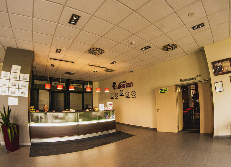 Economy Silesian Hotel Katowice Buitenkant foto