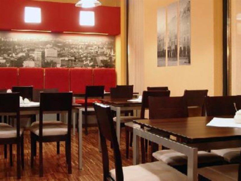 Economy Silesian Hotel Katowice Buitenkant foto