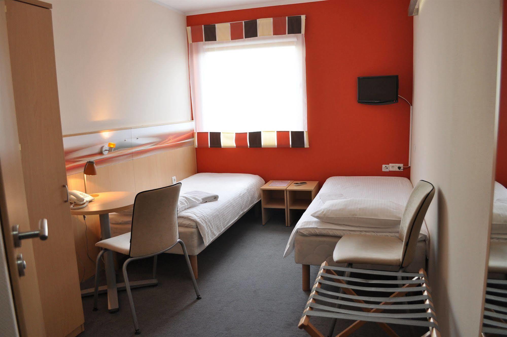 Economy Silesian Hotel Katowice Buitenkant foto